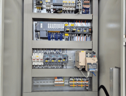 Quadro di controllo per bracci robot su carroponte dedicati alla verniciatura dei vagoni treno